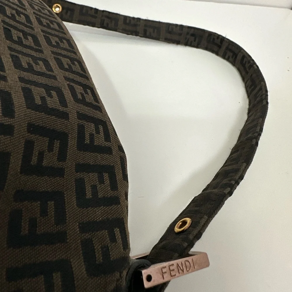 💯Authentic Fendi Mamma Baguette Bag🍀